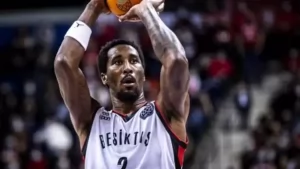 eski-besiktasli-rondae-hollis-jefferson-golden-state-ile-antrenmanda-GXzCieeC.webp